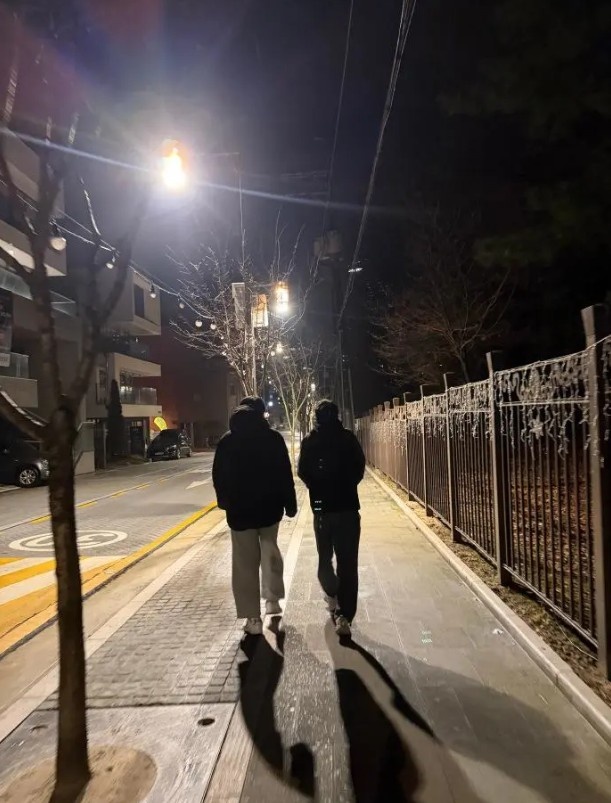 AL分享队员日常:香克斯结账请我们吃了米肠汤